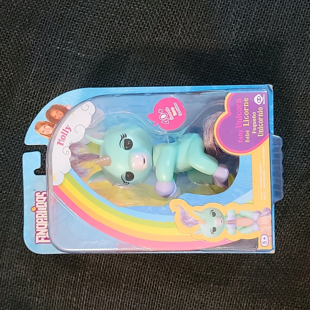 WowWee (WOWWM) Fingerlings Baby Unicorn Molly ( with Rainbow Mane and Ta…